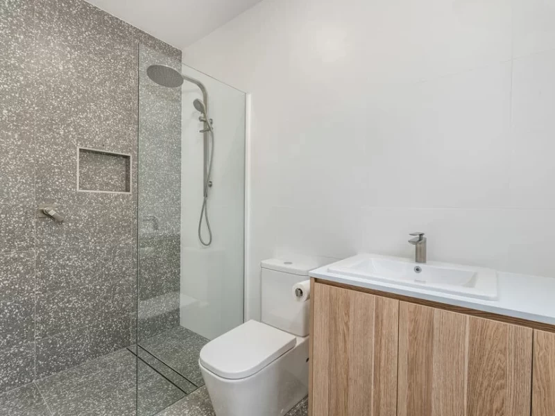5. Townhouse Adamstown Heights bathroom