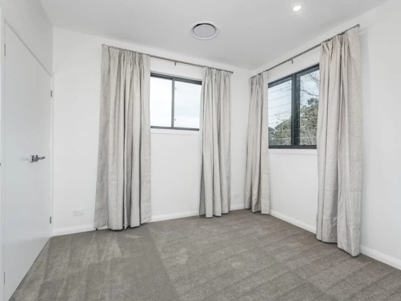 6. Townhouse Adamstown Heights bedroom